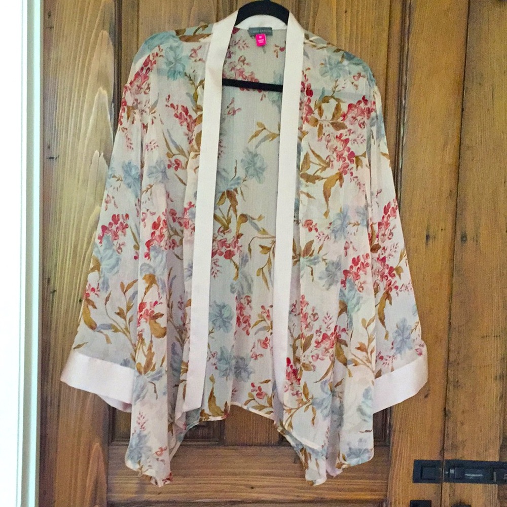 Vince Camuto sheer top size M